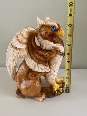 Windstone Editions Male Griffin sculpture,  vintage 1989 Blue Eyes PENA